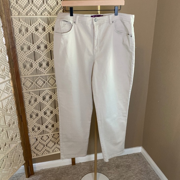 Gloria Vanderbilt 18 "Amanda" Slimming Effect Jeans Light Beige - Picture 1 of 9